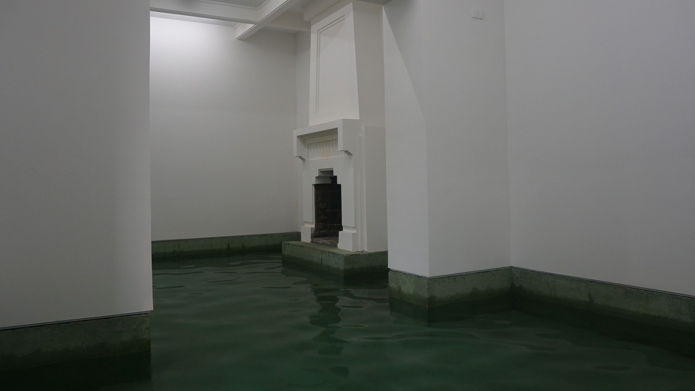 Vista de sala, LOCAL. Arquitectura: Smiljan Radic
