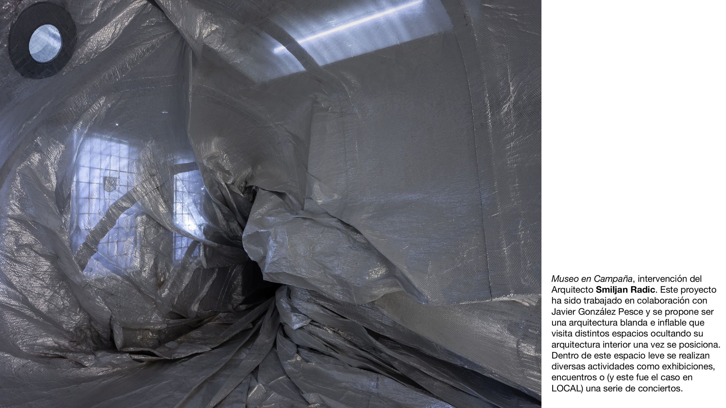 Página 15 de 19. Museo en Campaña, intervención inflable del arquitecto Smiljan Radic, plástico plateado